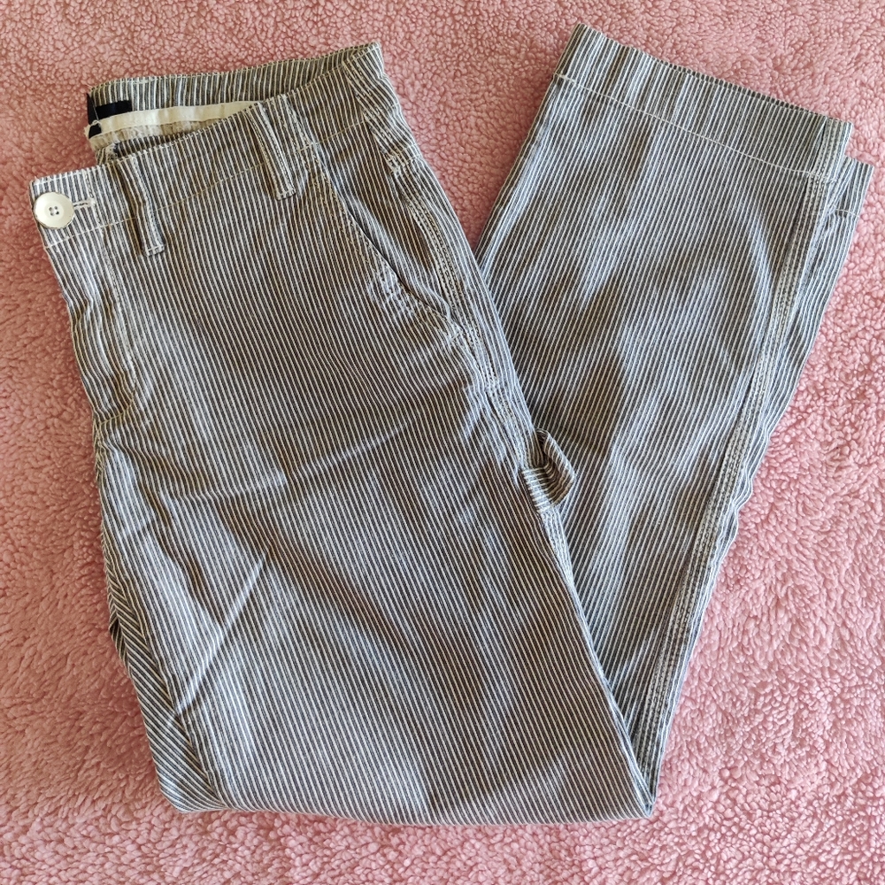 GAP Seersucker Capri Pants